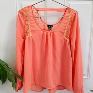 The perfect spring blouse!